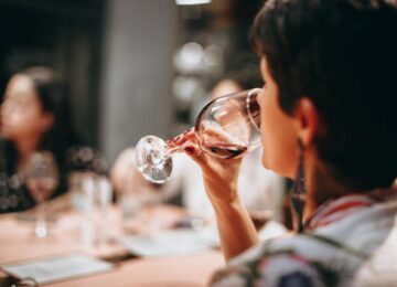 Вино и прочее: вредные продукты для зубов